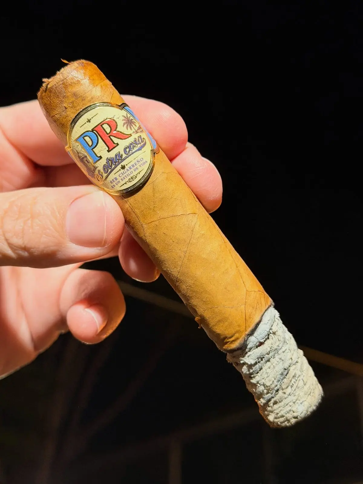 El Cigarreño Connecticut — Toro cigar, photographed by CigarSolace