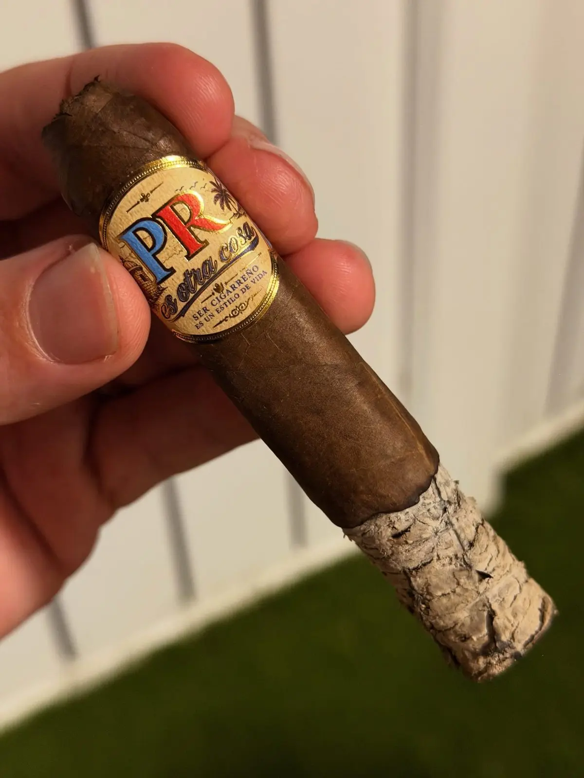 El Cigarreño Maduro Oscuro — Figurado / Torpedo cigar, photographed by CigarSolace
