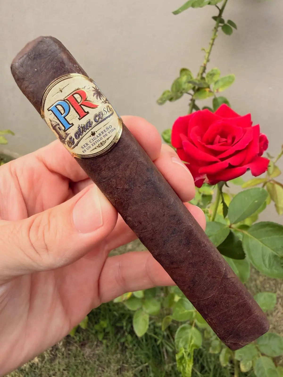 El Cigarreño Maduro Oscuro — Robusto Box Pressed cigar, photographed by CigarSolace