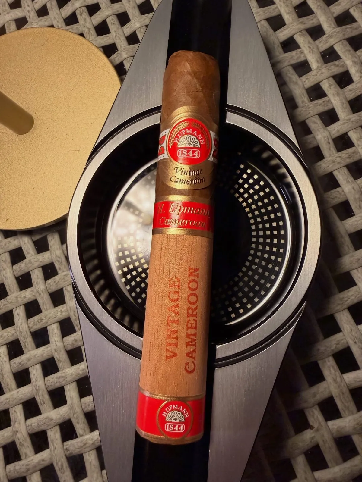 H. Upmann Vintage Cameroon Robusto Larga, photo 2 by CigarSolace
